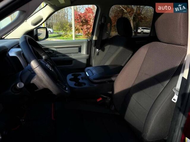 Красный Додж RAM 1500, объемом двигателя 5.65 л и пробегом 47 тыс. км за 48000 $, фото 8 на Automoto.ua
