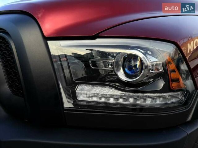 Красный Додж RAM 1500, объемом двигателя 5.65 л и пробегом 47 тыс. км за 48000 $, фото 4 на Automoto.ua