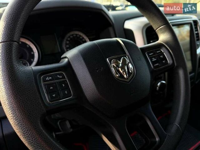 Красный Додж RAM 1500, объемом двигателя 5.65 л и пробегом 47 тыс. км за 48000 $, фото 10 на Automoto.ua