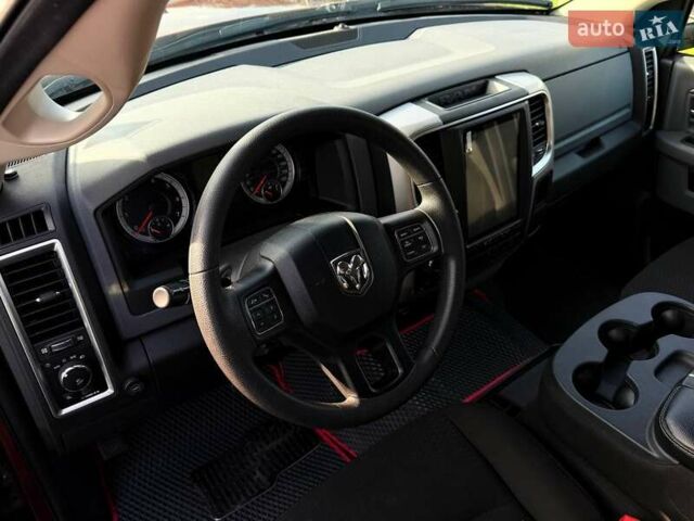 Красный Додж RAM 1500, объемом двигателя 5.65 л и пробегом 47 тыс. км за 48000 $, фото 5 на Automoto.ua