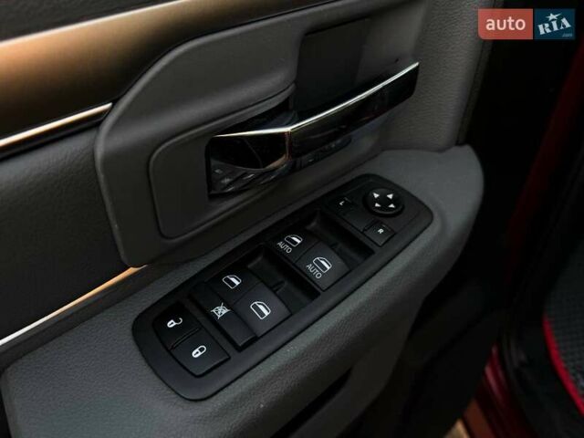 Красный Додж RAM 1500, объемом двигателя 5.65 л и пробегом 47 тыс. км за 48000 $, фото 9 на Automoto.ua