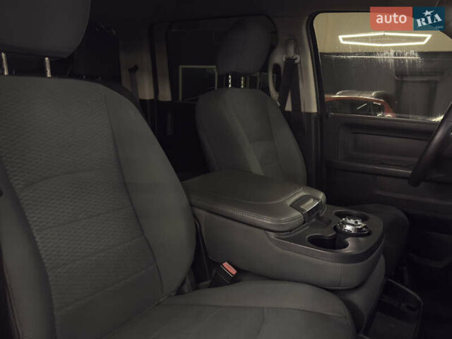 Додж RAM 1500 2014 в Николаеве на Automoto.ua Серый Додж RAM 1500, объемом двигателя 2.99 л и пробегом 254 тыс. км за 26499 $, фото 17 на Automoto.ua