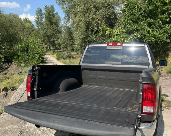 Серый Додж RAM 1500, объемом двигателя 3 л и пробегом 169 тыс. км за 25000 $, фото 15 на Automoto.ua