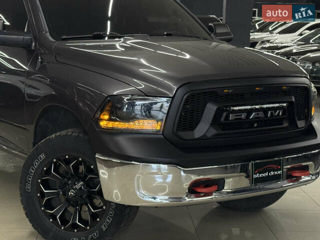 Додж RAM 1500 2014 в Николаеве на Automoto.ua Серый Додж RAM 1500, объемом двигателя 2.99 л и пробегом 254 тыс. км за 26499 $, фото 1 на Automoto.ua
