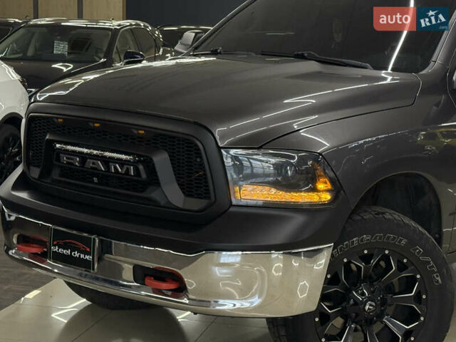Додж RAM 1500 2014 в Николаеве на Automoto.ua Серый Додж RAM 1500, объемом двигателя 2.99 л и пробегом 254 тыс. км за 26499 $, фото 5 на Automoto.ua