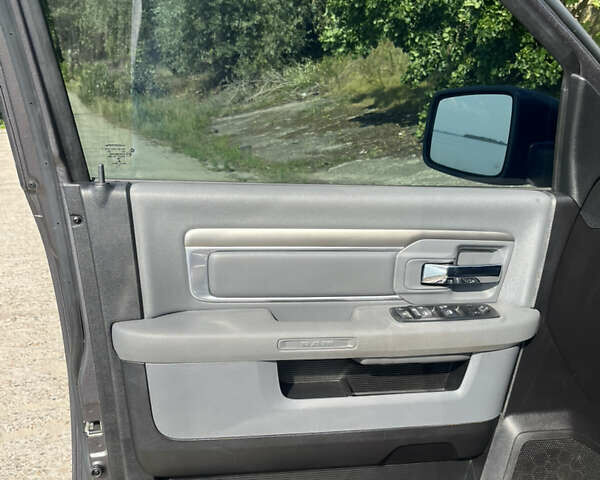 Серый Додж RAM 1500, объемом двигателя 3 л и пробегом 169 тыс. км за 25000 $, фото 18 на Automoto.ua