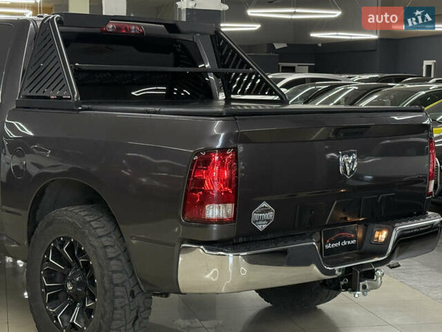 Додж RAM 1500 2014 в Николаеве на Automoto.ua Серый Додж RAM 1500, объемом двигателя 2.99 л и пробегом 254 тыс. км за 26499 $, фото 13 на Automoto.ua