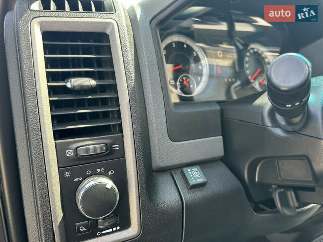Серый Додж RAM 1500, объемом двигателя 5.7 л и пробегом 241 тыс. км за 24900 $, фото 24 на Automoto.ua