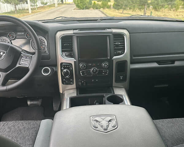 Серый Додж RAM 1500, объемом двигателя 3 л и пробегом 280 тыс. км за 28000 $, фото 13 на Automoto.ua