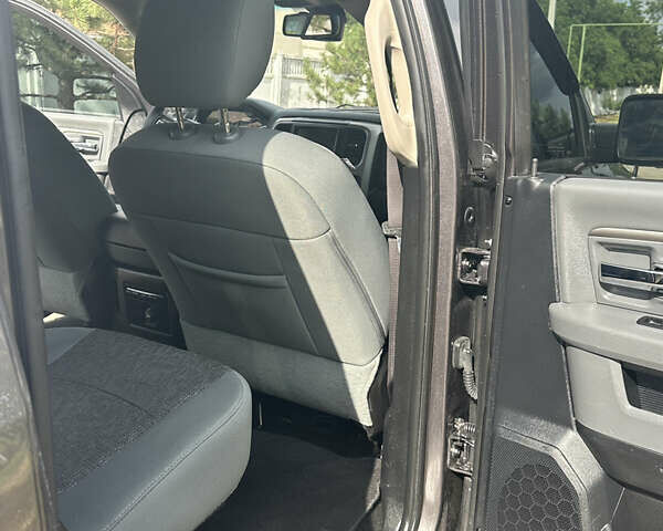 Серый Додж RAM 1500, объемом двигателя 3 л и пробегом 280 тыс. км за 25500 $, фото 18 на Automoto.ua