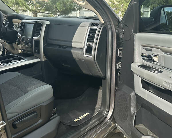 Серый Додж RAM 1500, объемом двигателя 3 л и пробегом 280 тыс. км за 25500 $, фото 20 на Automoto.ua