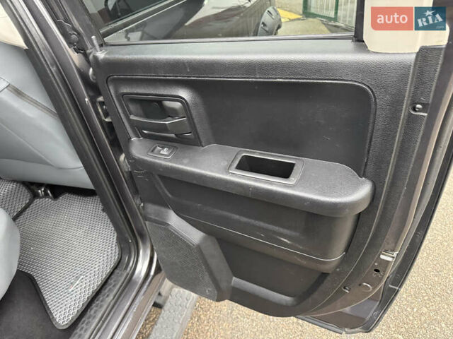 Серый Додж RAM 1500, объемом двигателя 2.99 л и пробегом 378 тыс. км за 26490 $, фото 30 на Automoto.ua