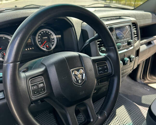 Серый Додж RAM 1500, объемом двигателя 5.7 л и пробегом 241 тыс. км за 24900 $, фото 25 на Automoto.ua
