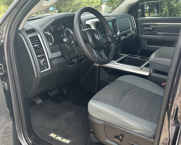 Серый Додж RAM 1500, объемом двигателя 3 л и пробегом 280 тыс. км за 25500 $, фото 10 на Automoto.ua
