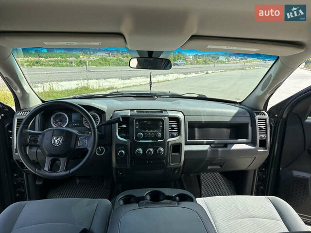 Серый Додж RAM 1500, объемом двигателя 5.7 л и пробегом 241 тыс. км за 24900 $, фото 3 на Automoto.ua