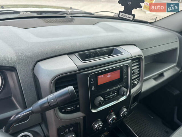 Серый Додж RAM 1500, объемом двигателя 5.7 л и пробегом 241 тыс. км за 24900 $, фото 7 на Automoto.ua