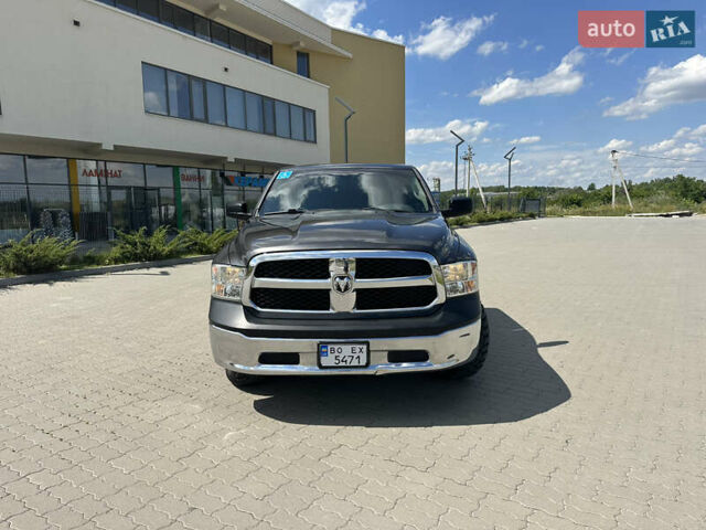 Серый Додж RAM 1500, объемом двигателя 5.7 л и пробегом 241 тыс. км за 24900 $, фото 2 на Automoto.ua