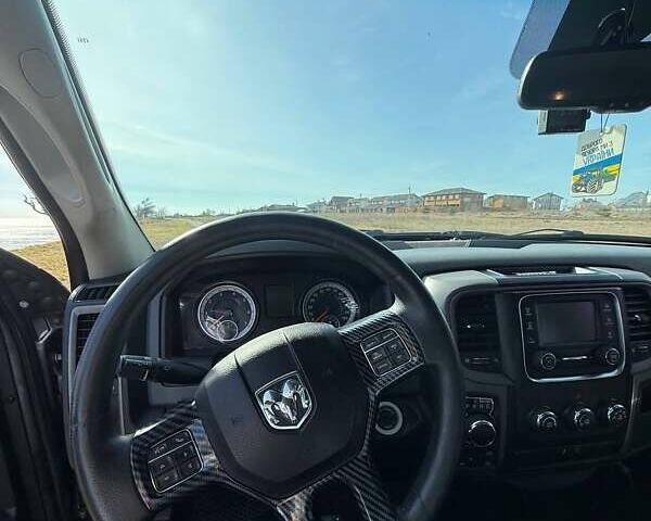 Додж RAM 1500 2016 в Одессе на Automoto.ua Серый Додж RAM 1500, объемом двигателя 5.7 л и пробегом 316 тыс. км за 19500 $, фото 7 на Automoto.ua