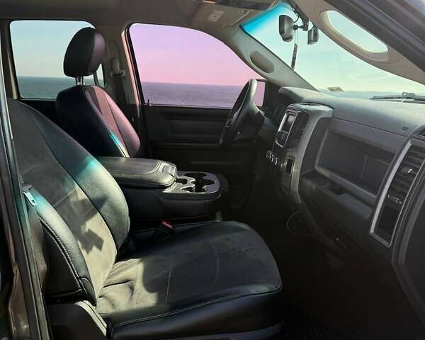 Додж RAM 1500 2016 в Одессе на Automoto.ua Серый Додж RAM 1500, объемом двигателя 5.7 л и пробегом 316 тыс. км за 19500 $, фото 4 на Automoto.ua