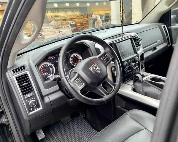 Серый Додж RAM 1500, объемом двигателя 3 л и пробегом 190 тыс. км за 27500 $, фото 3 на Automoto.ua