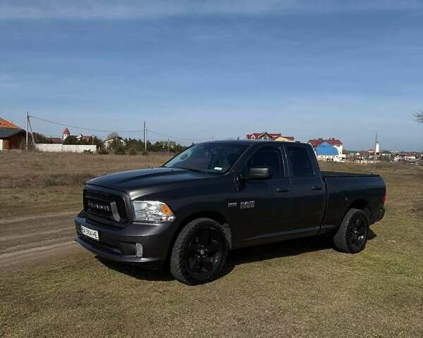Додж RAM 1500 2016 в Одессе на Automoto.ua Серый Додж RAM 1500, объемом двигателя 5.7 л и пробегом 316 тыс. км за 19500 $, фото 1 на Automoto.ua