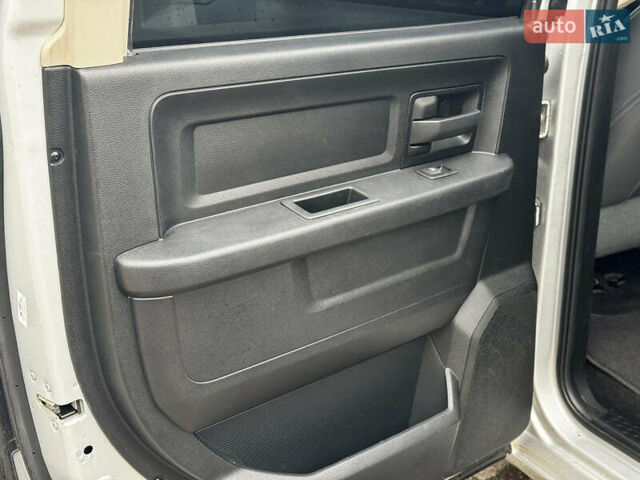 Серый Додж RAM 1500, объемом двигателя 5.7 л и пробегом 91 тыс. км за 24490 $, фото 22 на Automoto.ua