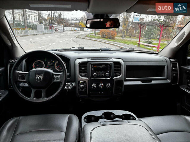 Серый Додж RAM 1500, объемом двигателя 5.7 л и пробегом 91 тыс. км за 24490 $, фото 26 на Automoto.ua