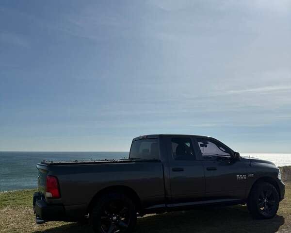 Додж RAM 1500 2016 в Одессе на Automoto.ua Серый Додж RAM 1500, объемом двигателя 5.7 л и пробегом 316 тыс. км за 19500 $, фото 3 на Automoto.ua