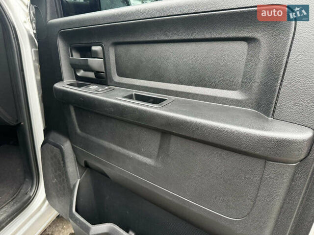Серый Додж RAM 1500, объемом двигателя 5.7 л и пробегом 91 тыс. км за 24490 $, фото 36 на Automoto.ua