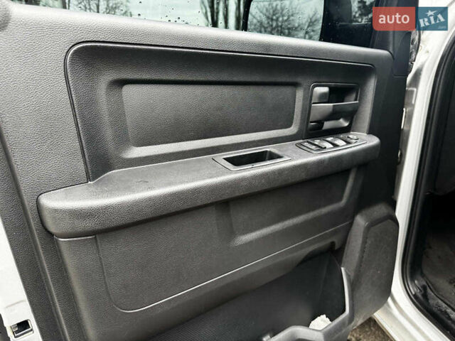 Серый Додж RAM 1500, объемом двигателя 5.7 л и пробегом 91 тыс. км за 24490 $, фото 27 на Automoto.ua