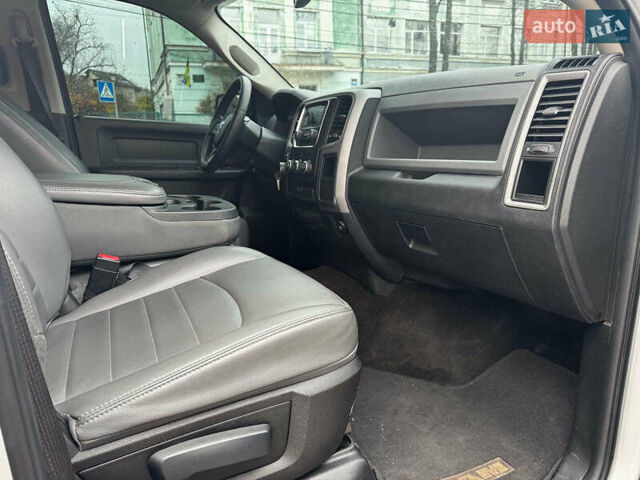 Серый Додж RAM 1500, объемом двигателя 5.7 л и пробегом 91 тыс. км за 24490 $, фото 37 на Automoto.ua
