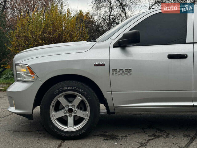 Серый Додж RAM 1500, объемом двигателя 5.7 л и пробегом 91 тыс. км за 24490 $, фото 21 на Automoto.ua