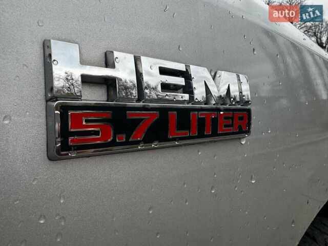 Серый Додж RAM 1500, объемом двигателя 5.7 л и пробегом 91 тыс. км за 24490 $, фото 11 на Automoto.ua