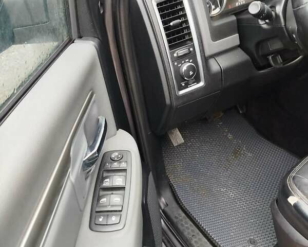 Серый Додж RAM 1500, объемом двигателя 3 л и пробегом 190 тыс. км за 27500 $, фото 4 на Automoto.ua