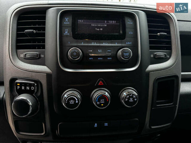 Серый Додж RAM 1500, объемом двигателя 5.7 л и пробегом 91 тыс. км за 24490 $, фото 35 на Automoto.ua