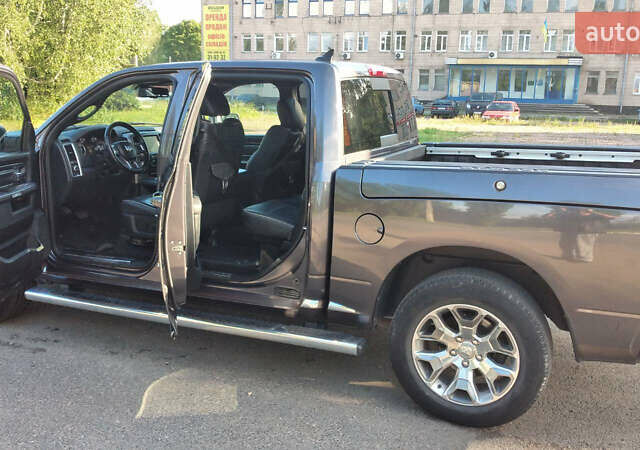 Серый Додж RAM 1500, объемом двигателя 5.65 л и пробегом 110 тыс. км за 33000 $, фото 13 на Automoto.ua
