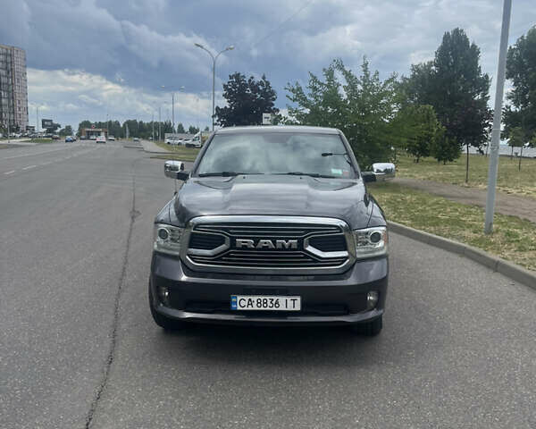 Серый Додж RAM 1500, объемом двигателя 5.65 л и пробегом 110 тыс. км за 33000 $, фото 1 на Automoto.ua