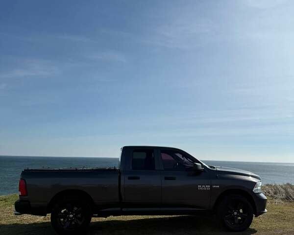 Додж RAM 1500 2016 в Одессе на Automoto.ua Серый Додж RAM 1500, объемом двигателя 5.7 л и пробегом 316 тыс. км за 19500 $, фото 2 на Automoto.ua