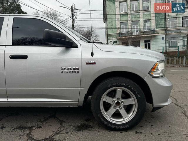 Серый Додж RAM 1500, объемом двигателя 5.7 л и пробегом 91 тыс. км за 24490 $, фото 8 на Automoto.ua