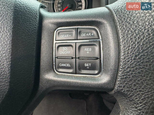 Серый Додж RAM 1500, объемом двигателя 5.7 л и пробегом 91 тыс. км за 24490 $, фото 32 на Automoto.ua