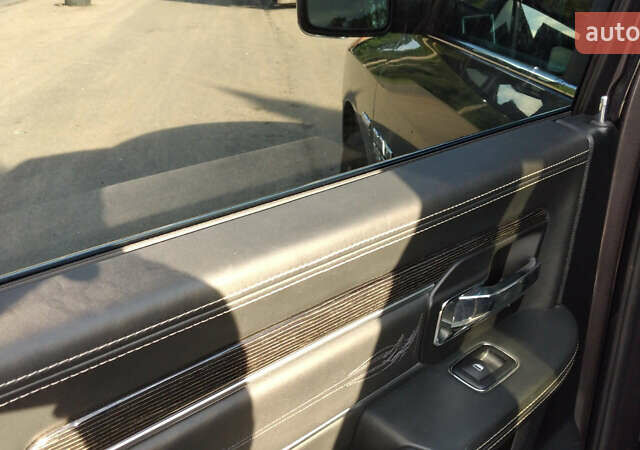 Серый Додж RAM 1500, объемом двигателя 5.65 л и пробегом 110 тыс. км за 33000 $, фото 7 на Automoto.ua