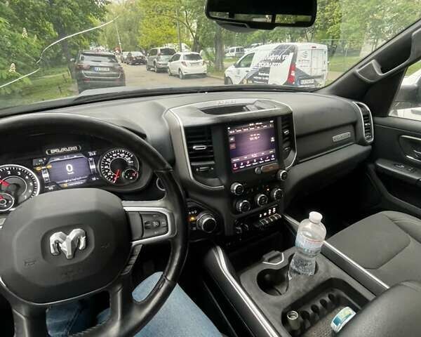 Серый Додж RAM 1500, объемом двигателя 5.7 л и пробегом 123 тыс. км за 27000 $, фото 1 на Automoto.ua