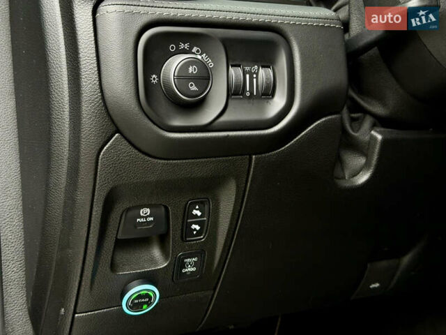 Додж RAM 1500 2019 в Харькове на Automoto.ua Серый Додж RAM 1500, объемом двигателя 5.7 л и пробегом 65 тыс. км за 60000 $, фото 20 на Automoto.ua