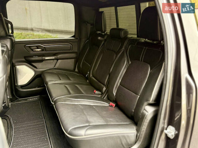 Додж RAM 1500 2019 в Харькове на Automoto.ua Серый Додж RAM 1500, объемом двигателя 5.7 л и пробегом 65 тыс. км за 60000 $, фото 23 на Automoto.ua