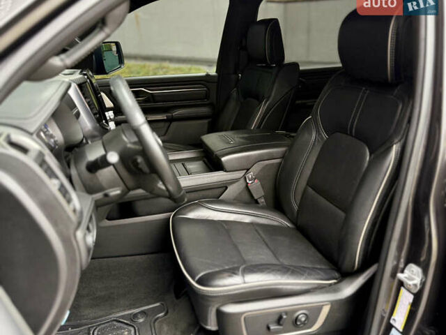 Додж RAM 1500 2019 в Харькове на Automoto.ua Серый Додж RAM 1500, объемом двигателя 5.7 л и пробегом 65 тыс. км за 60000 $, фото 22 на Automoto.ua