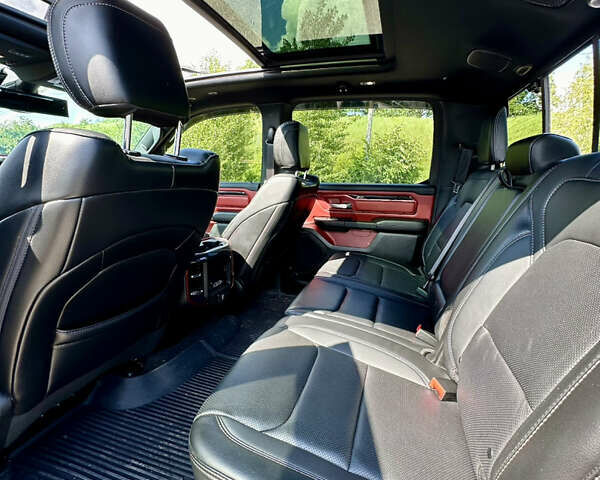 Серый Додж RAM 1500, объемом двигателя 5.7 л и пробегом 80 тыс. км за 39500 $, фото 11 на Automoto.ua
