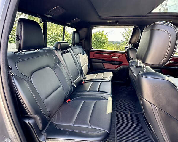 Серый Додж RAM 1500, объемом двигателя 5.7 л и пробегом 80 тыс. км за 39500 $, фото 16 на Automoto.ua