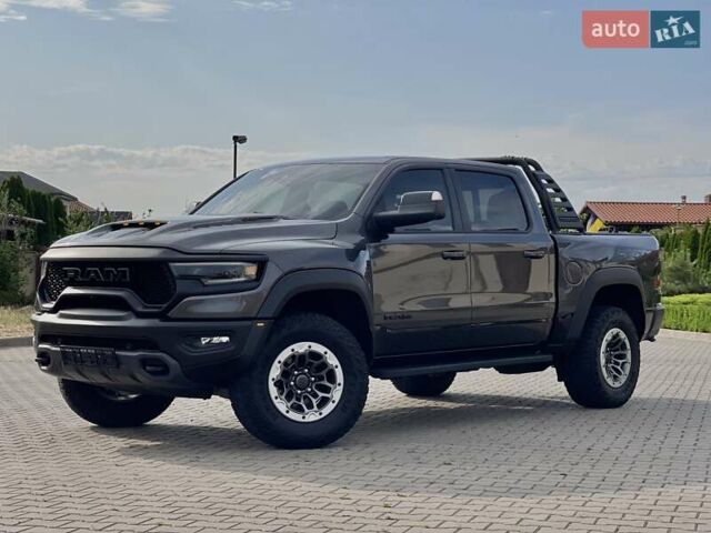 Серый Додж RAM 1500, объемом двигателя 6.2 л и пробегом 44 тыс. км за 108900 $, фото 5 на Automoto.ua