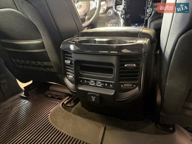 Серый Додж RAM 1500, объемом двигателя 6.2 л и пробегом 36 тыс. км за 130000 $, фото 10 на Automoto.ua