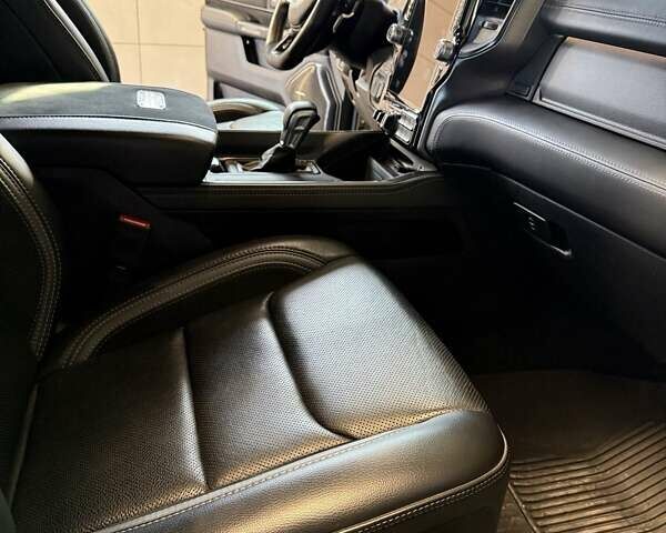 Серый Додж RAM 1500, объемом двигателя 6.2 л и пробегом 36 тыс. км за 130000 $, фото 8 на Automoto.ua